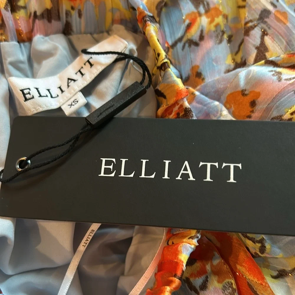 Elliatt Laquat Skirt in Multi Floral NWT Size XS - Picture 8 of 10